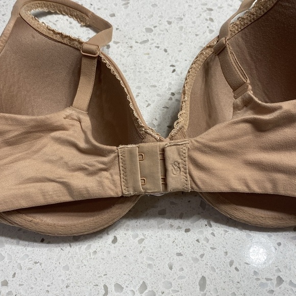 Victoria's Secret Full Coverage Bra, Body by Victoria Size 32DD Nude - Picture 4 of 8